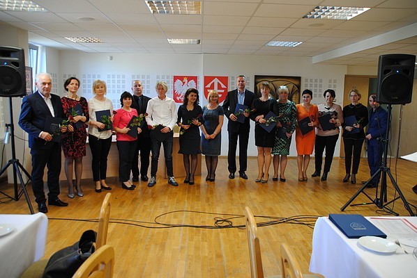 Burmistrz Jędrzejowa nagrodził nauczycieli (LISTA)