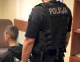 Nastoletni przestępcy w Słupsku. Chłopcy w wieku 14-16 lat napadali na mężczyzn. Bili i okradali