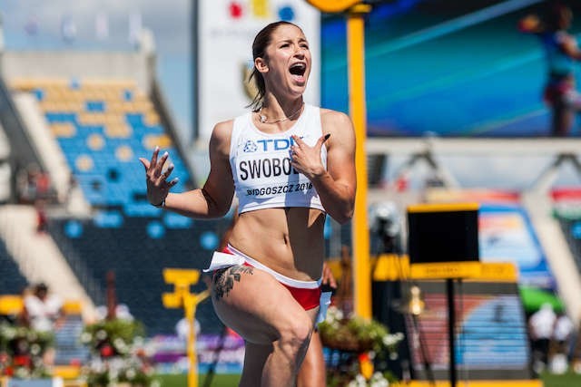 Radość Ewy Swobody na stadionie Zawiszy. Fot. Filip Kowalkowski