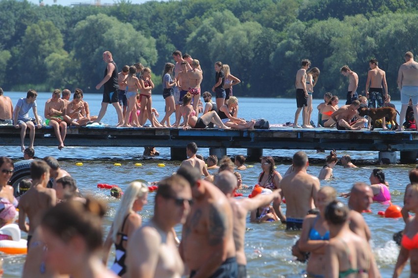 Rusałka: Tłumy poznaniaków wypoczywają nad jeziorem