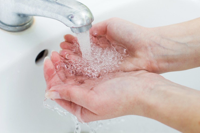 Pierwsza i podstawowa zasada: myj zawsze ręce. Jak to robić?...