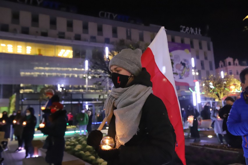 Dzisiejszy milczący protest na placu Kwiatowym w Katowicach....