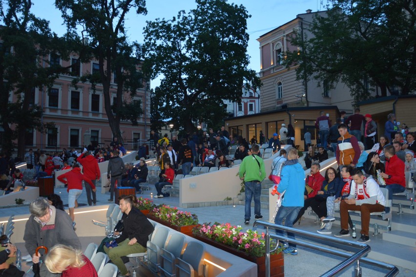 Tarnów. Kibice ze strefy uciekali w popłochu po pierwszej połowie. Najkrótsza recenzja meczu Polska - Kolumbia [ZDJĘCIA]