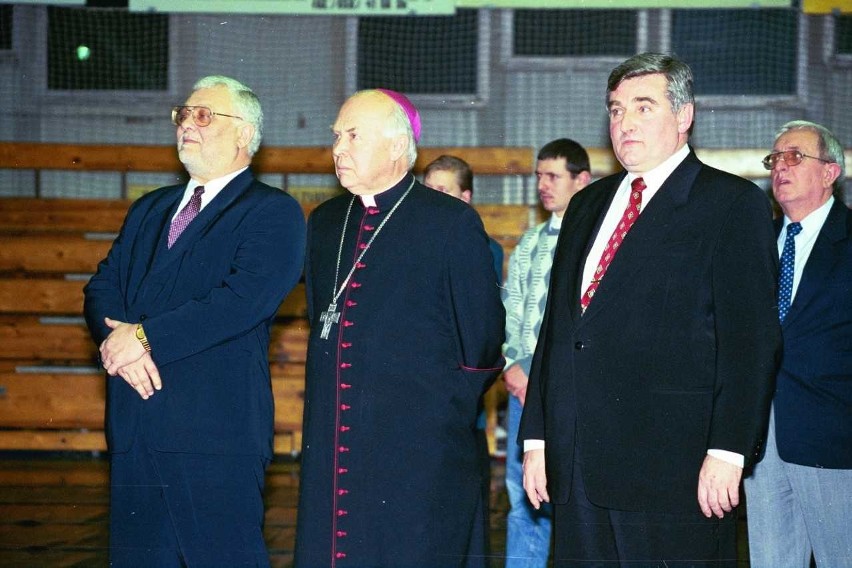 Henryk  Majewski (z prawej, obok abp. Tadeusza Gocłowskiego...