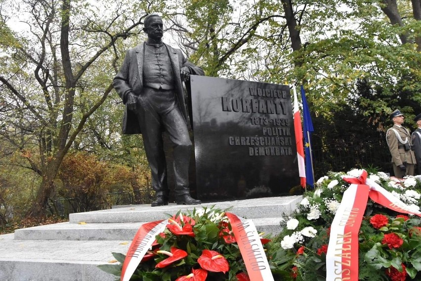 W Warszawie odsłonięto pomnik Wojciecha Korfantego. W...