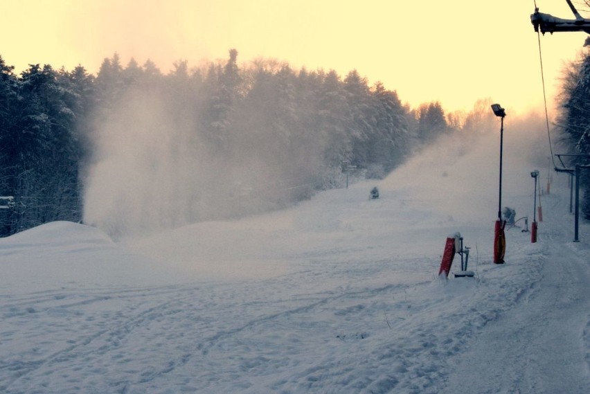 Stoki narciarskie w Świętokrzyskiem pełne śniegu. Co zrobią właściciele stacji ? Zobaczcie zdjęcia i film
