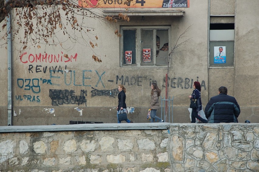 Prizren (Kosowo). Napisy w centrum miasta