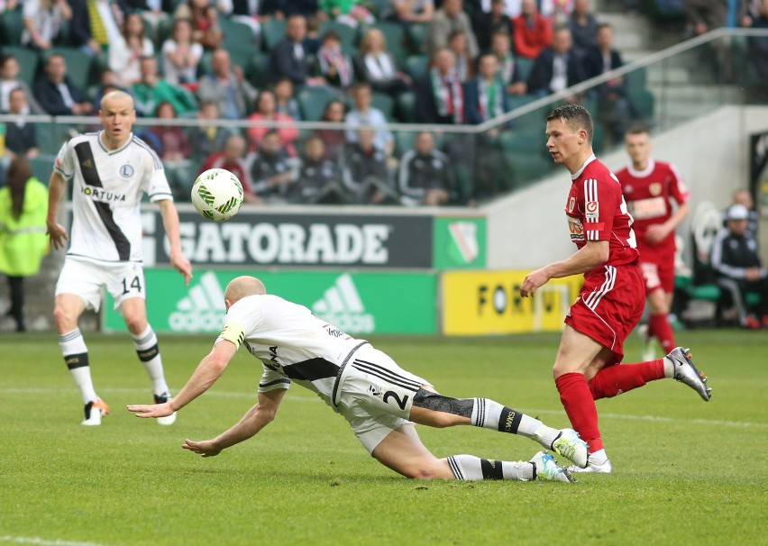 Legia Warszawa rozbiła Piasta Gliwice 4:0 i jest o krok od...