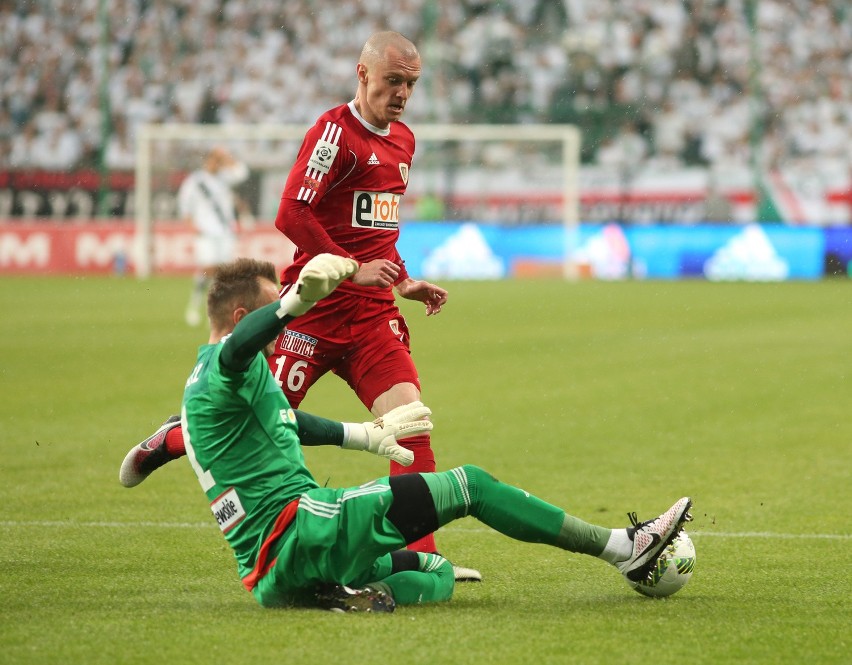 Legia Warszawa rozbiła Piasta Gliwice 4:0 i jest o krok od...