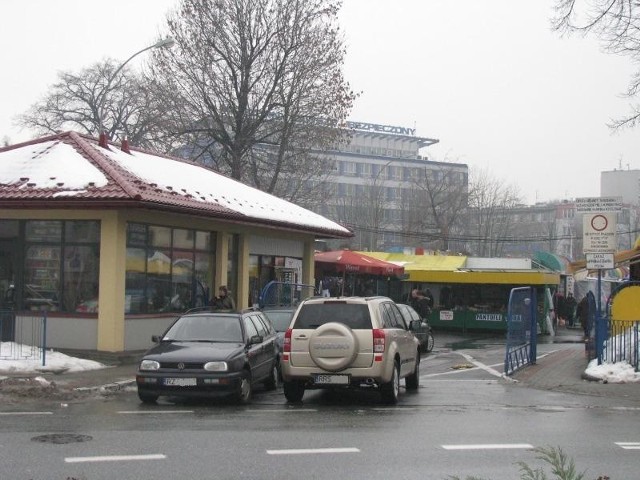 Wjazd na plac Balcerowicza w Rzeszowie od strony ul. Moniuszki.