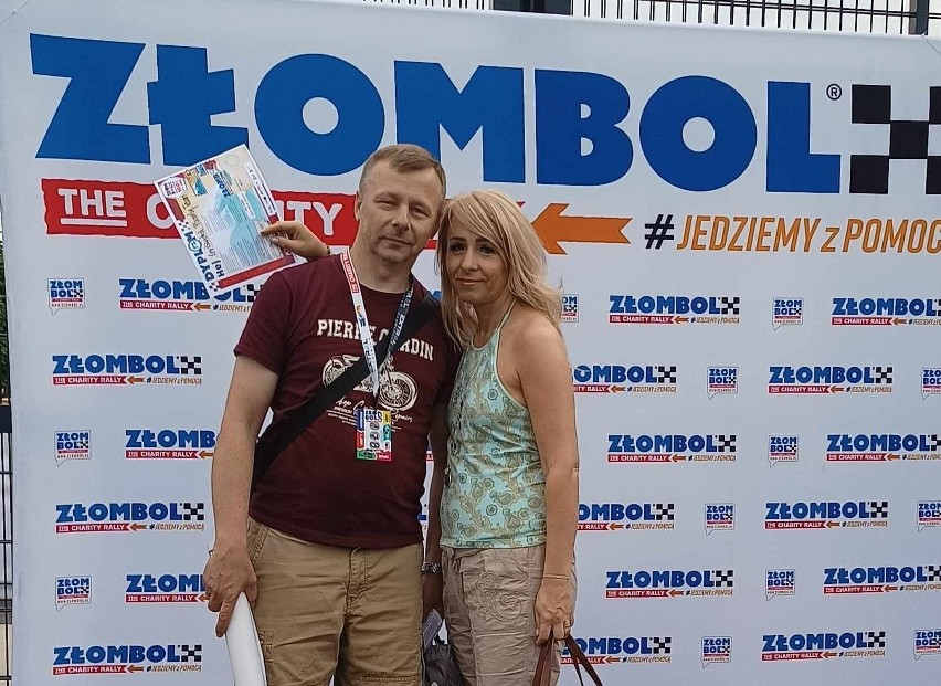 Burmistrz Opatowa Grzegorz Gajewski z żoną Elżbietą na...