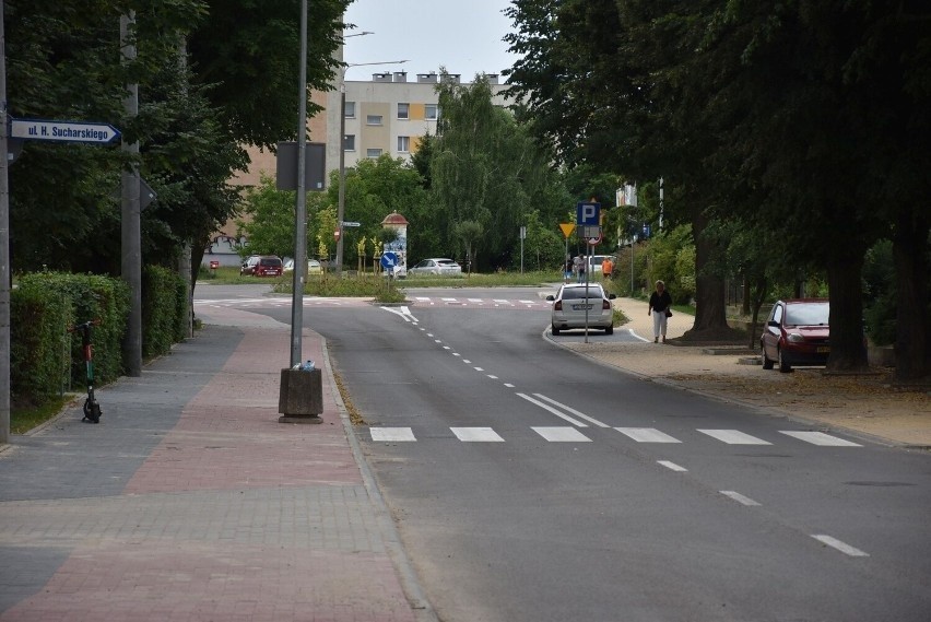 Absurdy drogowe na ul. Nowowiejskiego w Malborku