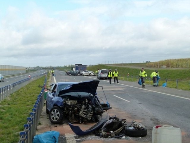 Autostrada A1 w kierunku Gdańska przez kilka godzin była zablokowana. Poszkodowani zostali przewiezieni do szpitala.