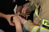 Łódzcy strażacy usuwali obrączki z opuchniętych palców kobiety i mężczyzny 