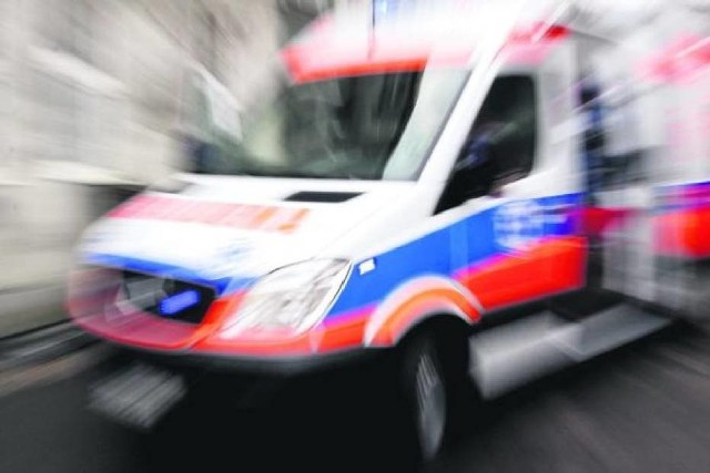 Dwie osoby trafiły do szpitala po gwałtownym hamowaniu autobusu w Żorach