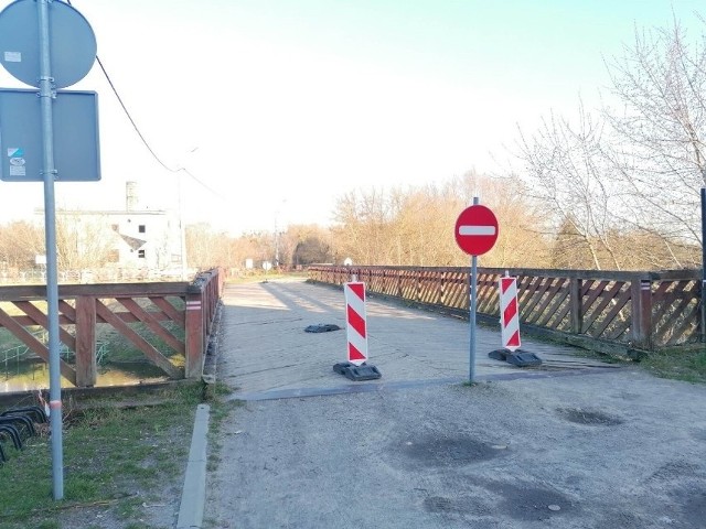 Dawny most na rzece Włodawce jest obecnie wyłączony z użytkowania. Może się to zmienić, jeżeli miasto otrzyma dotację.