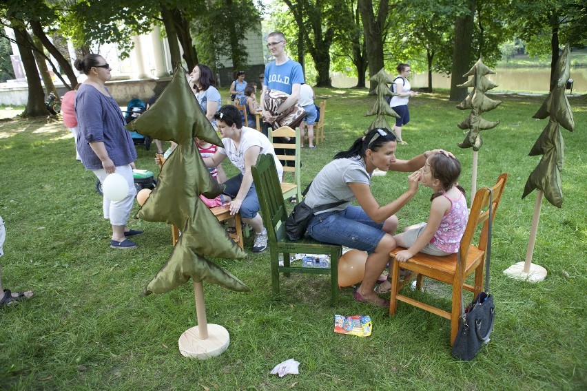 Bajkowy piknik rodzinny w parku Mickiewicza.