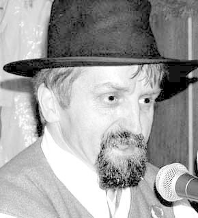 Roman Kostyra, dobra dusza poetów spotykających się corocznie w Nowej Sarzynie.