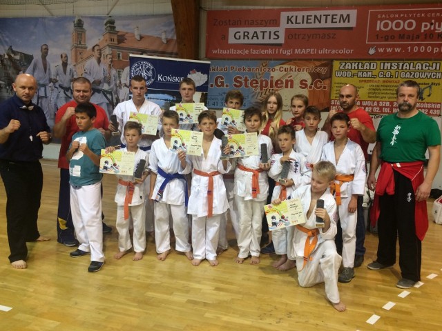 Reprezentanci Szydłowieckiego Klubu Karate Kyokushin Mushin zanotowali udany występ w turnieju w Końskich. Przywieźli stamtąd dziesięć medali.