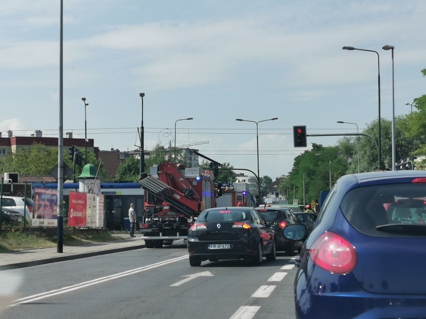 Kraków. Zderzenie tramwaju z samochodem na ul. Grota-Roweckiego