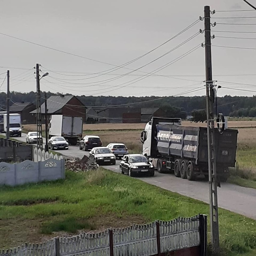 Uszkodzony gazociąg w Porębie. Ewakuowano mieszkańców domów...