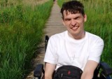 Wózkiem inwalidzkim z Helu do Zakopanego. Niesamowita podróż poznaniaka Marcina Łąckiego