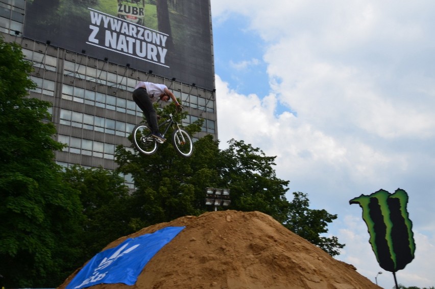 Adidas Ride The Sky: Dirt jumping Spodek