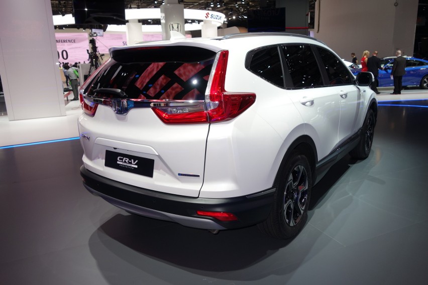 Honda CR-V Hybrid Prototype...