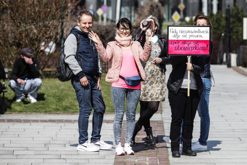 Pod hasłem "Polaku, dawaj z nami!" dziesiątki osób przeszły...