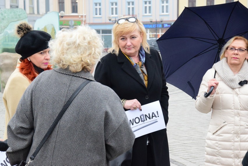 Około 30 osób wzięło udział w proteście na inowrocławskim...