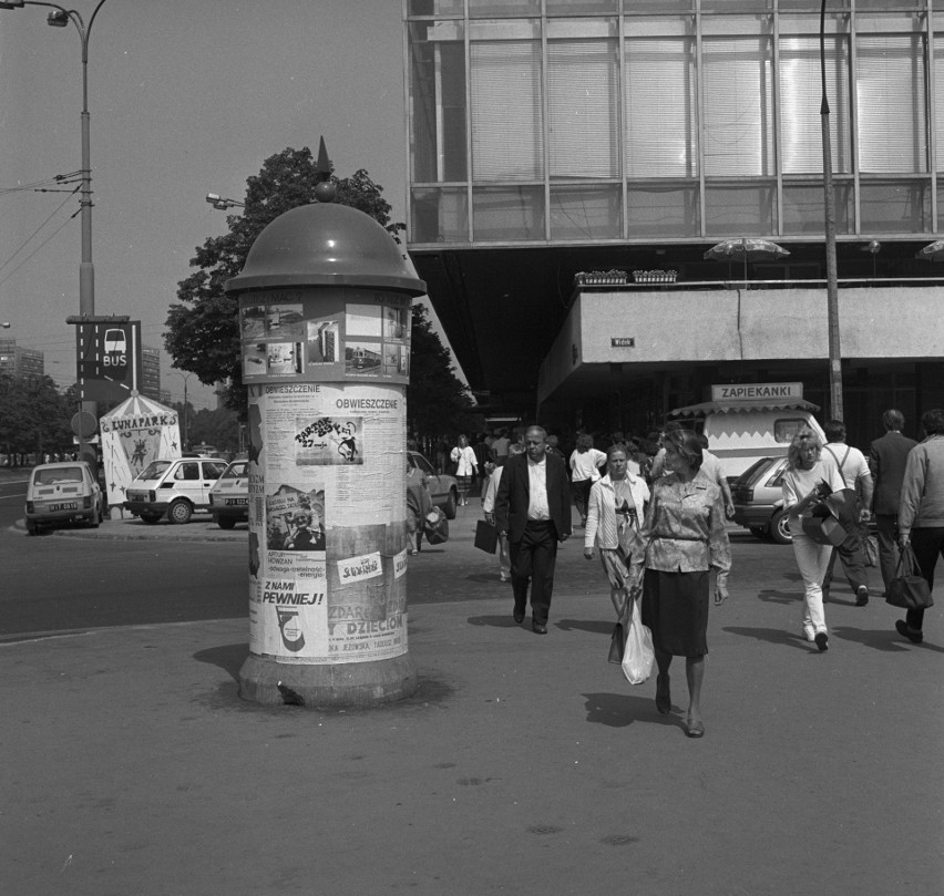 Warszawa 05.1989. Strona Wschodnia ulicy Marszałkowskiej, a...