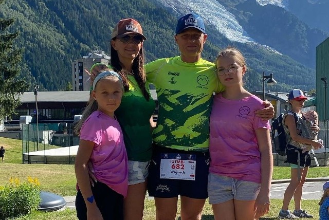 Trwa najbardziej znany festiwal biegów górskich w Chamonix. Na najdłuższym dystansie biegnie kielczanin Wojciech Kotarba.