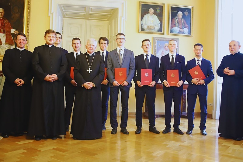 Do krakowskiego seminarium zgłosiło się siedmiu kandydatów. Abp Marek Jędraszewski wręczył im specjalne dokumenty