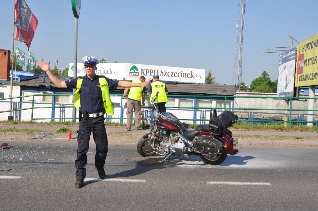 Wypadek w Szczecinku. Motocyklista wjechał w auto.