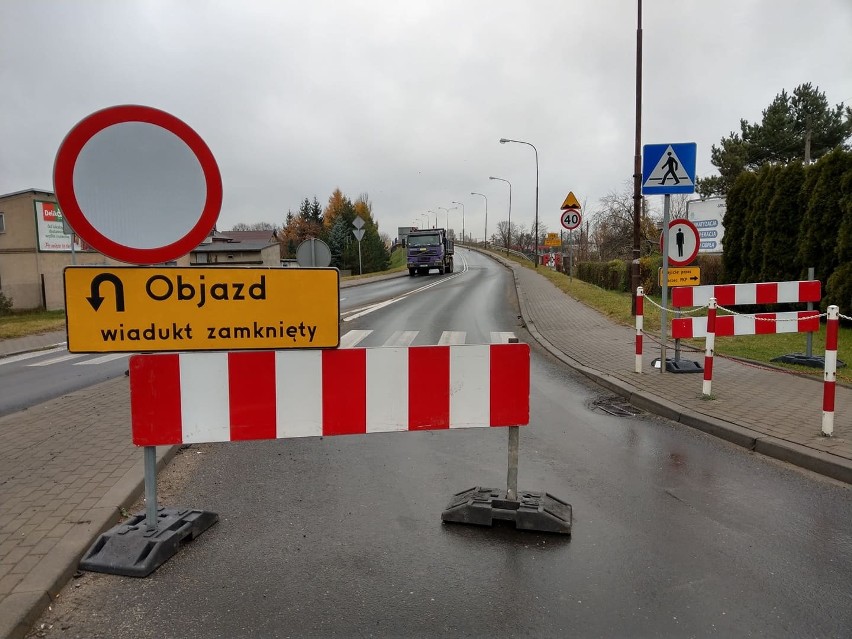 Nie przejedziemy już przez wiadukt w Koluszkach. Utrudnienia związane z budową nowego potrwają przynajmniej dwa lata