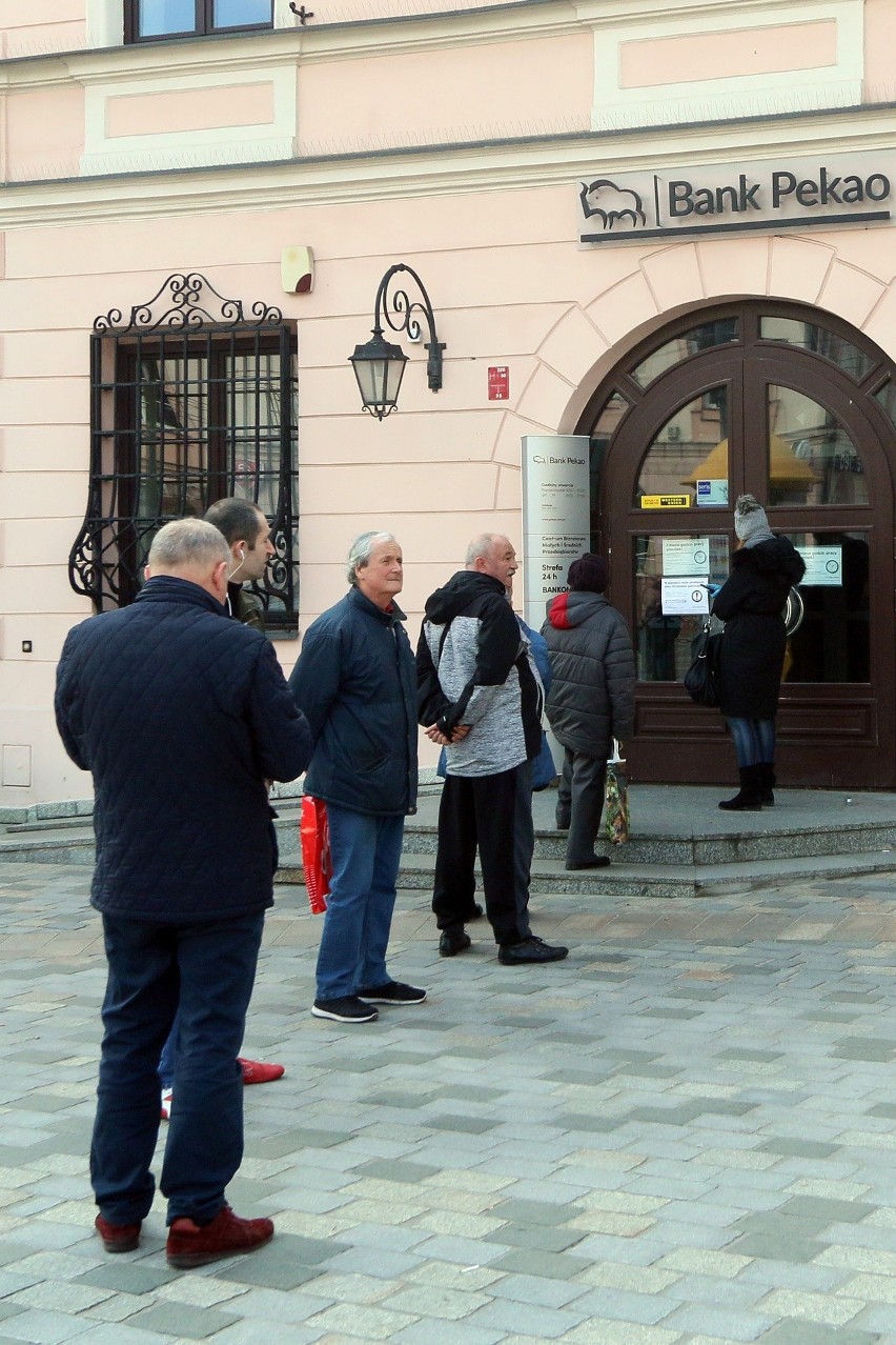 Lublin w czasie epidemii: Puste ulice, place zabaw, parki