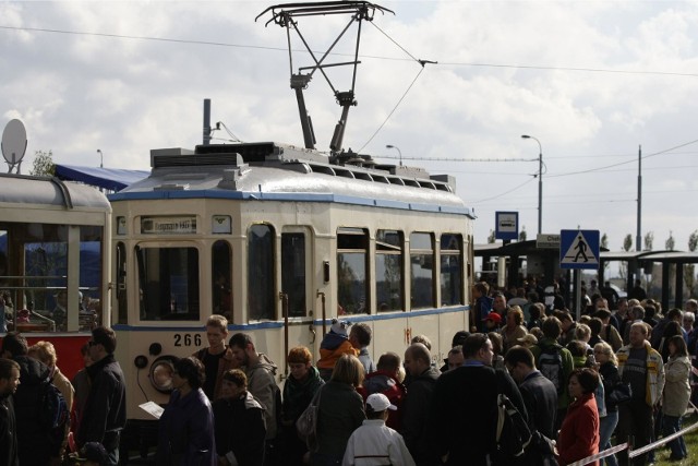 Zdjęcie ilustracyjne - fotografia przedstawia festyn komunikacyjny na Chełmie w Gdańsku, który odbył się w 2010 roku.