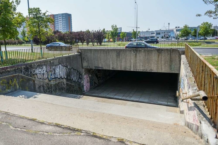 Przejście podziemne pod ulicą Krzywoustego w ciągu ulicy...