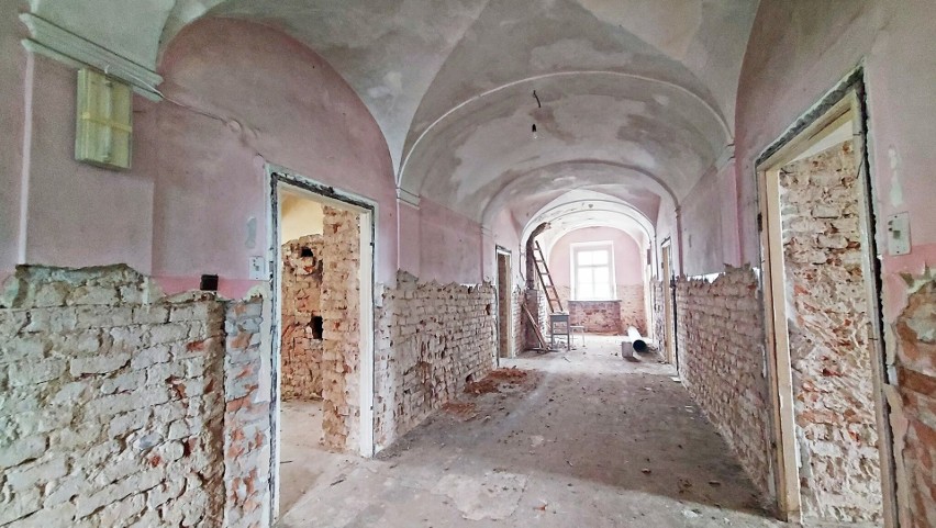 Rusza remont dawnego budynku klasztornego oo. Misjonarzy w Siemiatyczach. Architektoniczna perła regionu odzyska blask