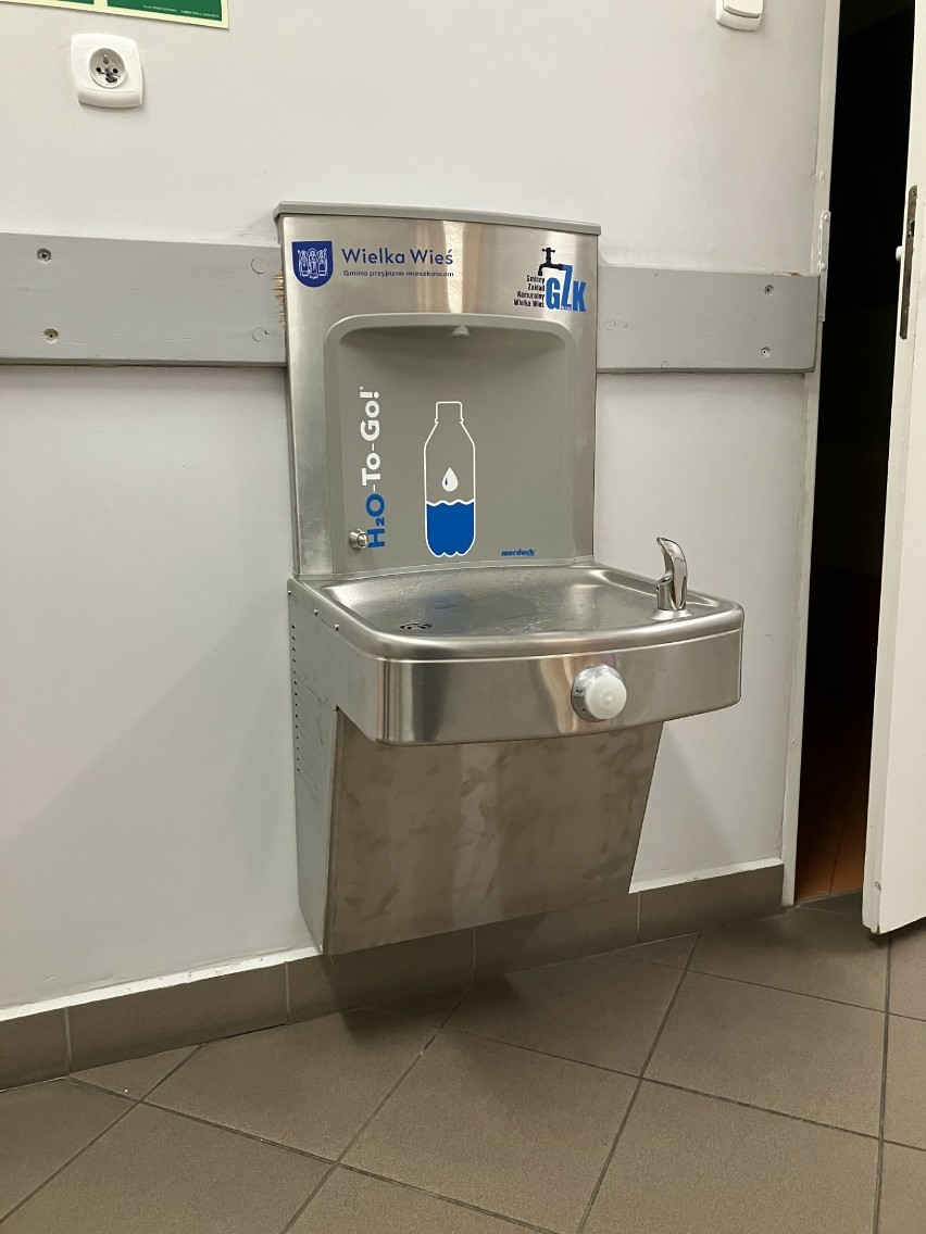 Zdrój wody zamontowany w Szkole Podstawowej w Białym...