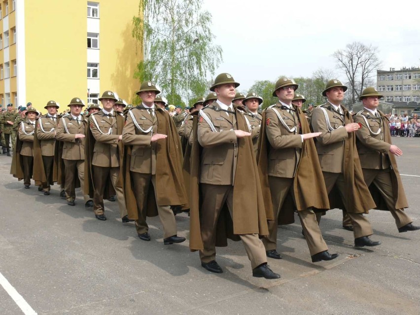 Defilada żołnierzy 21 Brygady Strzelców Podhalańskich.