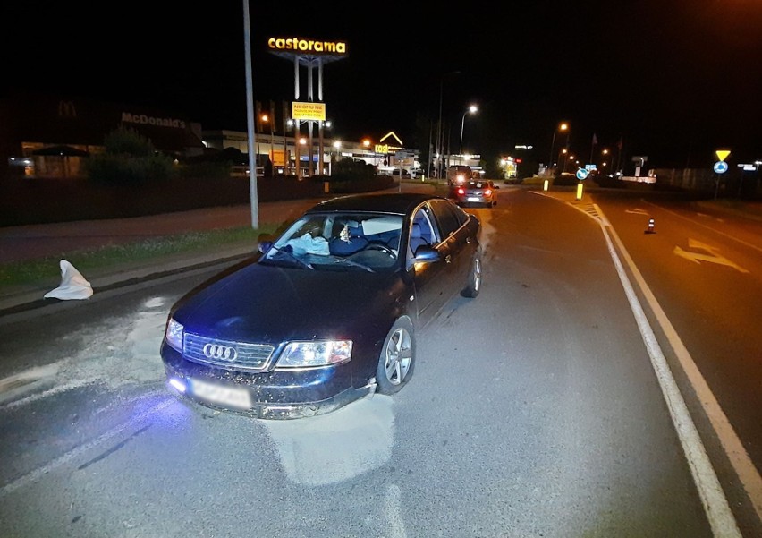 W Przemyślu pijany 34-letni kierowca audi A6 staranował Rondo Paderborn [ZDJĘCIA]