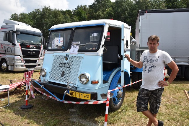 Zabytkowe samochody na Master Trucku w Polskiej Nowej Wsi.