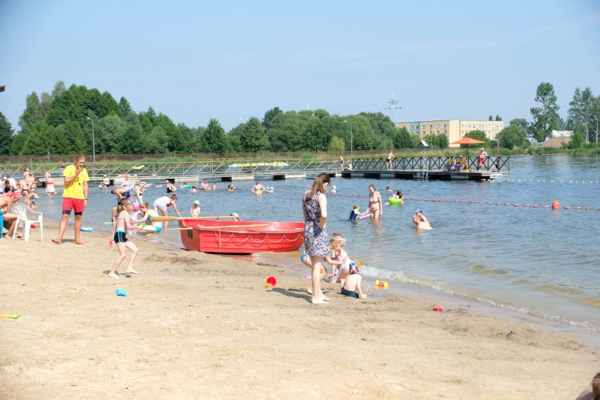 Plaża Dojlidy znów pełna. Mieszkańcy szukają ochłody nad...