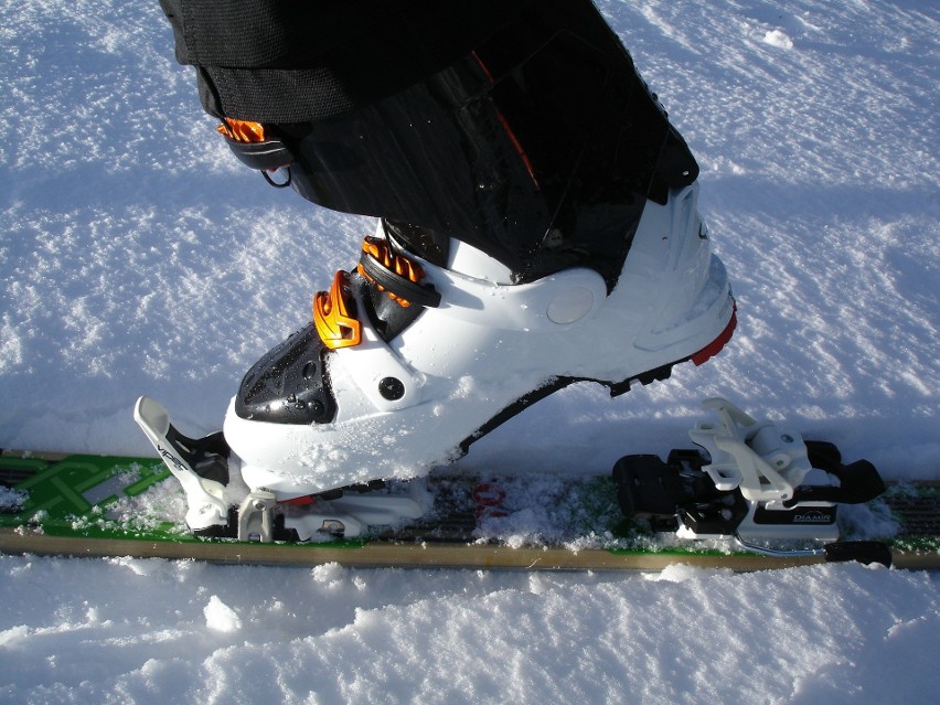 Skitouring, czyli połączenie wspinaczki zimowej, wędrówki na...