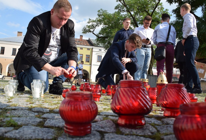 Na krośnieńskim rynku tuż przed godziną "W" zebrali się...