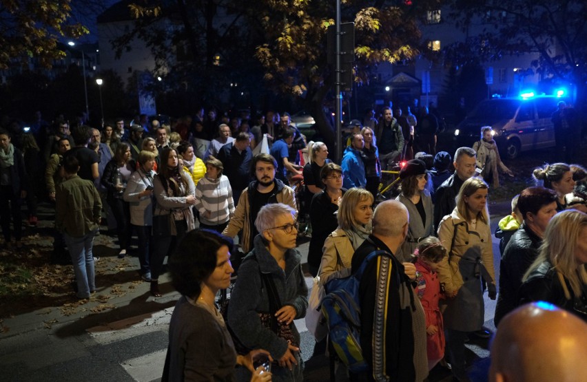 Warszawa, Bielany: Wypadek na Sokratesa. Protest przeciwko zabijaniu pieszych na drogach [ZDJĘCIA] [WIDEO]