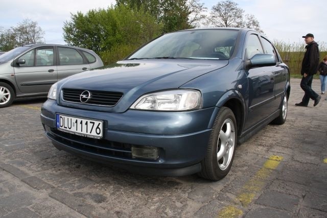 Opel Astra, 2002 r., 1,6 8V + gaz, 9 tys. 700 zł;