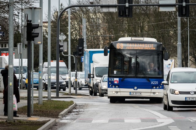 Opóźnione są autobusy 68, 69 i 89.