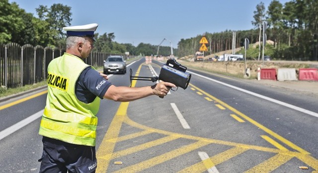 Zielonogórska drogówka prowadzi wzmożone kontrole prędkości na drodze S3.